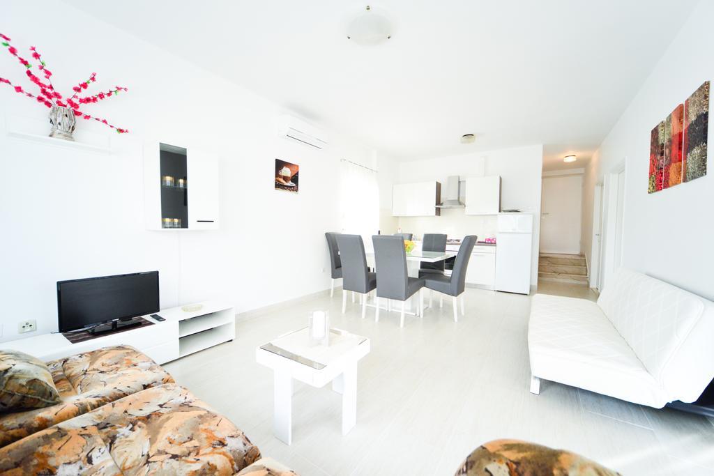 Apartments Valentina Петркане Екстериор снимка
