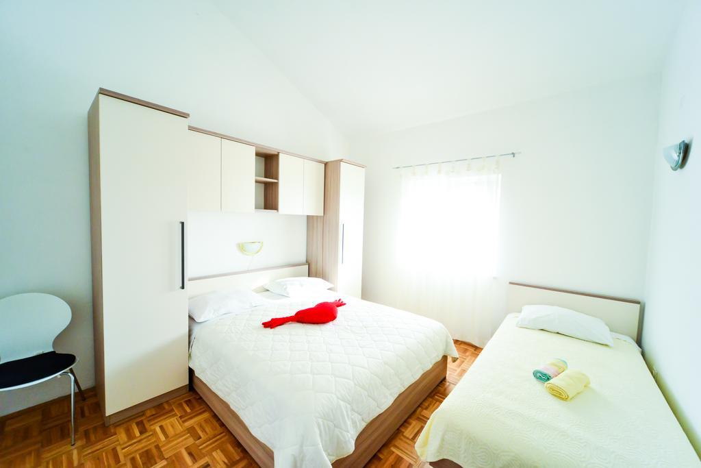 Apartments Valentina Петркане Екстериор снимка