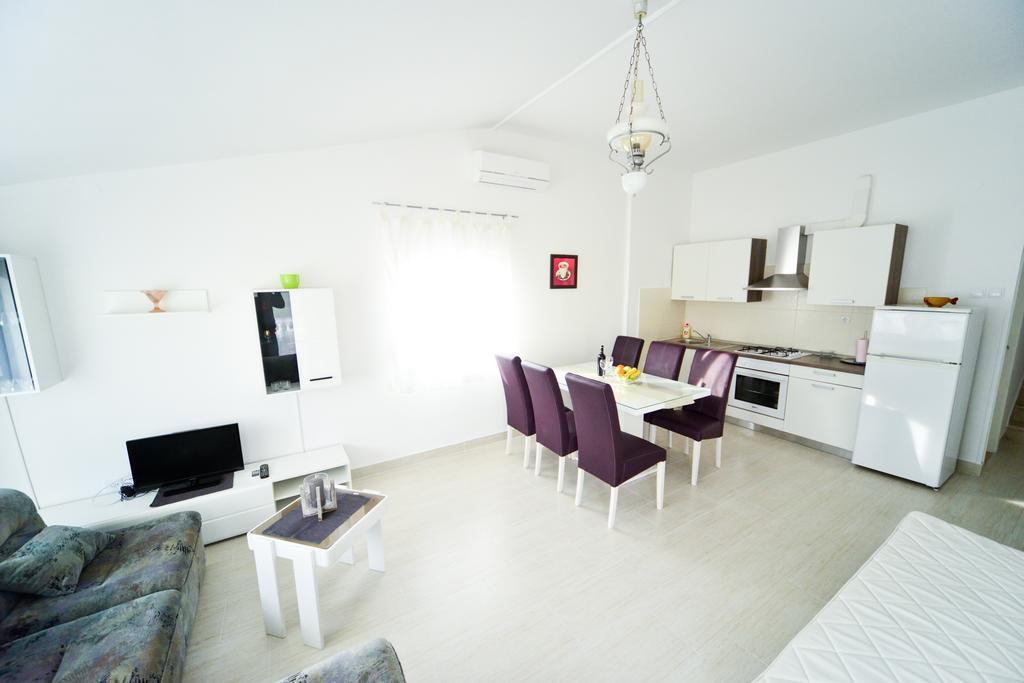Apartments Valentina Петркане Екстериор снимка