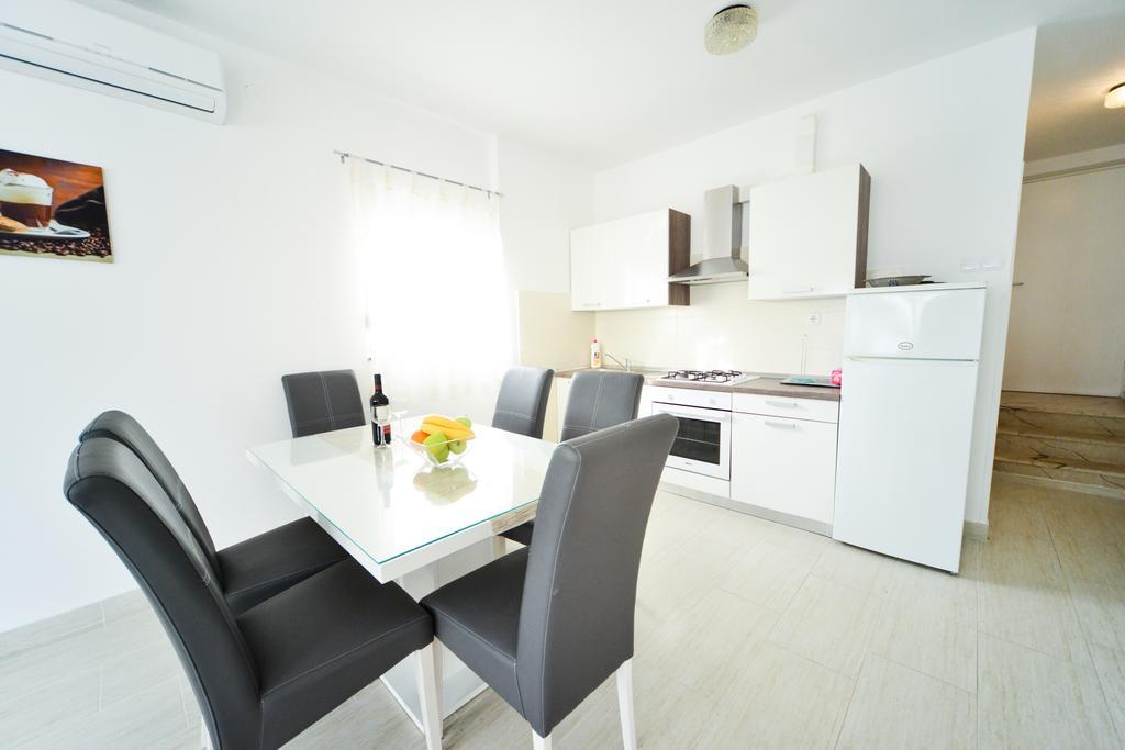 Apartments Valentina Петркане Екстериор снимка