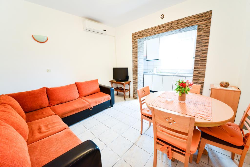Apartments Valentina Петркане Екстериор снимка