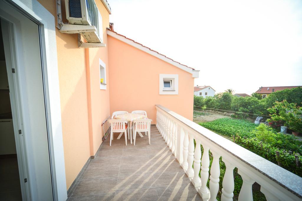 Apartments Valentina Петркане Екстериор снимка