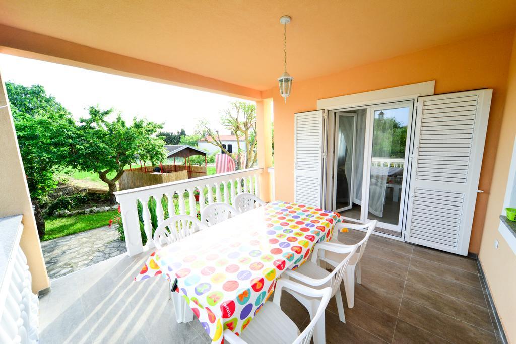 Apartments Valentina Петркане Екстериор снимка