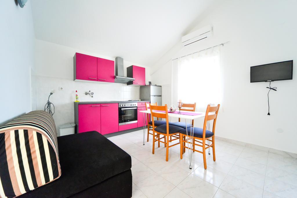 Apartments Valentina Петркане Екстериор снимка