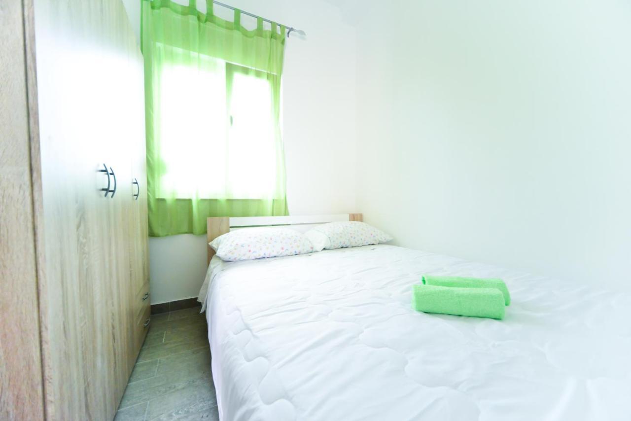Apartments Valentina Петркане Екстериор снимка