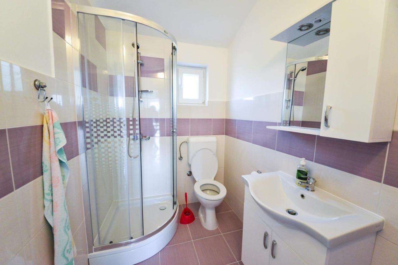 Apartments Valentina Петркане Екстериор снимка
